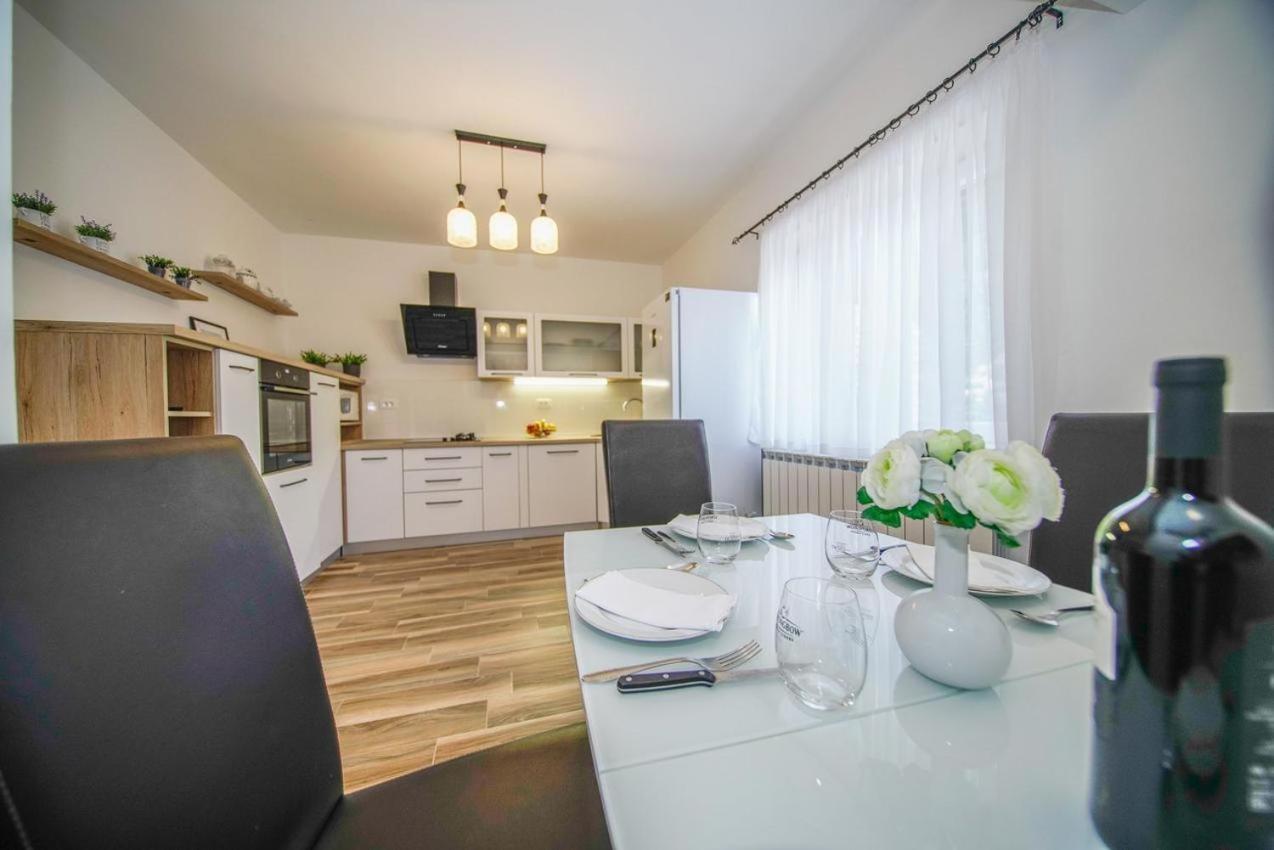 Apartman Mate Splitska Kültér fotó